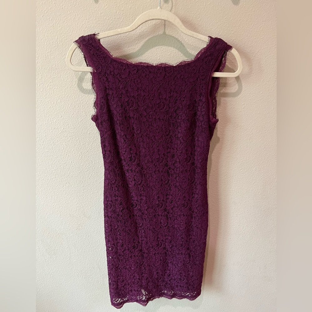 Adrianna Papell Lace Sleeveless dress size 4 purple mulberry square neck elegant